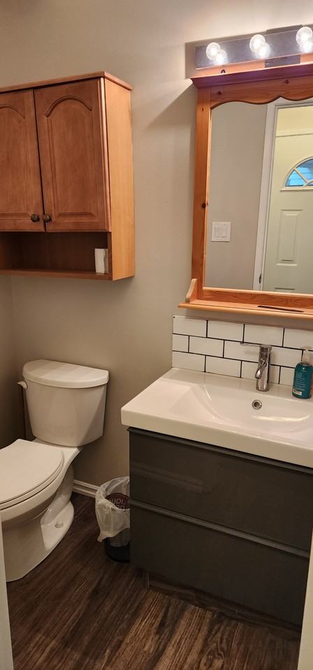 Spacious 3 bed 1.5 bath townhouse*Finished Basement*In - Photo 3 of 42