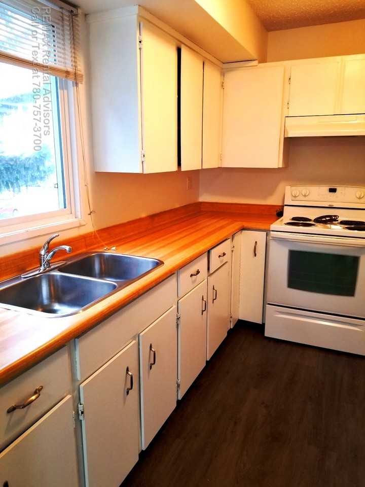 1396 Knottwood Road East Nw - Photo 2 of 11