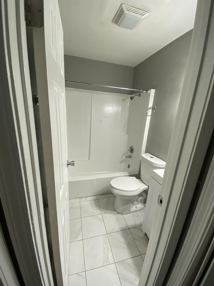 333 S. Steffler AveApt 4 #4 - Photo 6 of 18