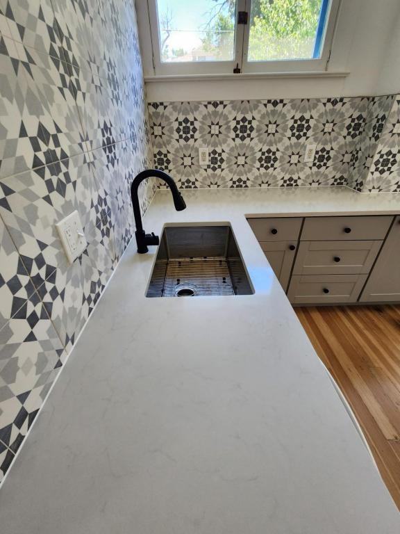 514 Harrison Ave - Photo 4 of 33