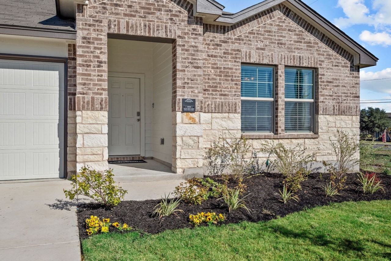 1222 Eaton Dr - Photo 2 of 45