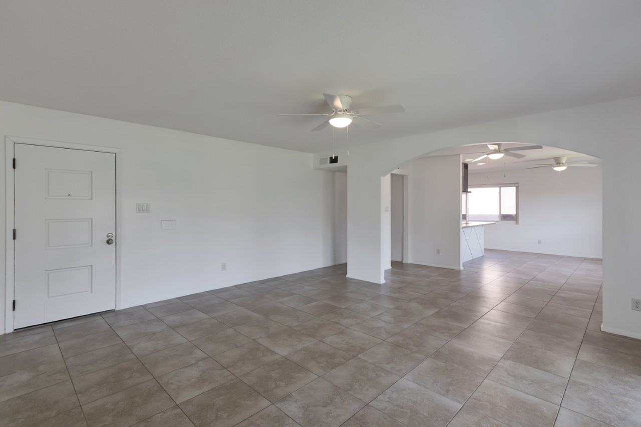 8513 E Rancho Vista Dr - Photo 4 of 24