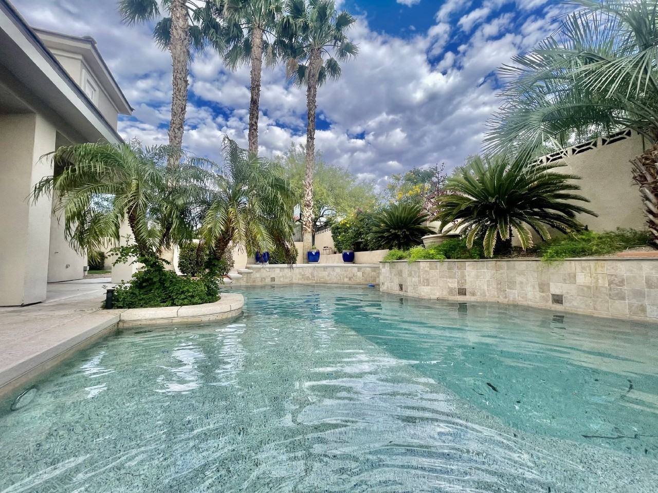 331 West Sherwood Drive - Photo 3 of 46