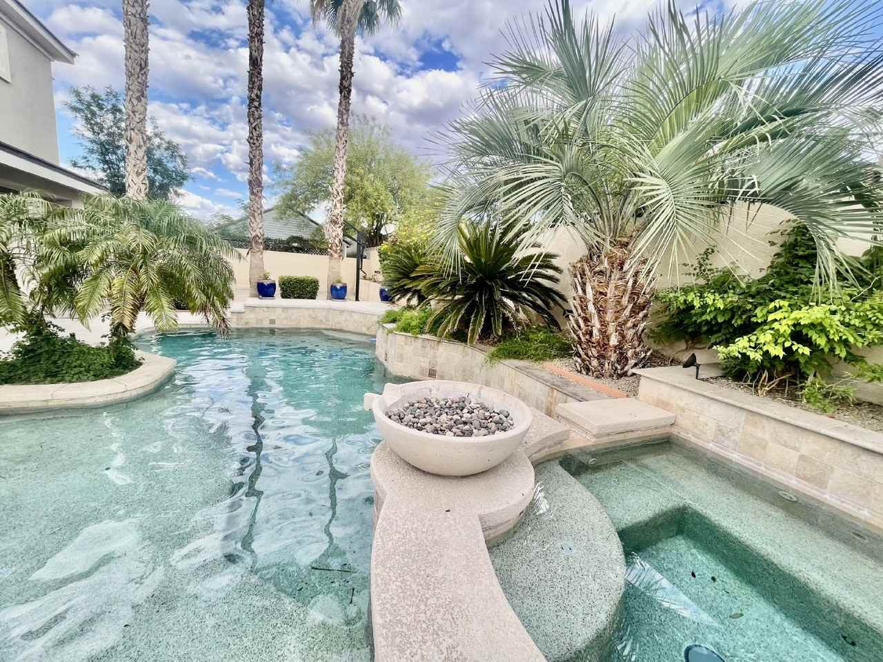 331 West Sherwood Drive - Photo 4 of 46