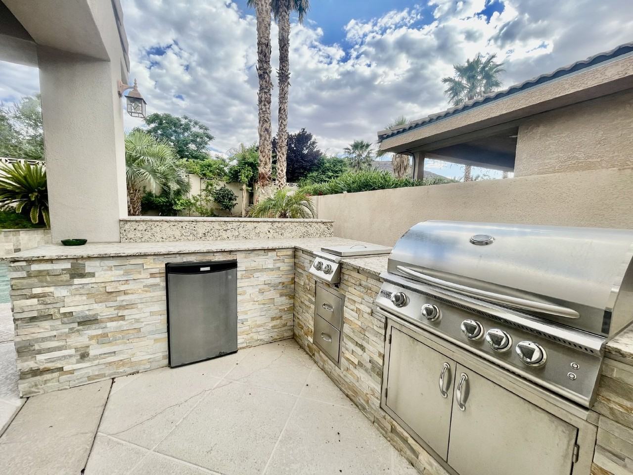 331 West Sherwood Drive - Photo 7 of 46