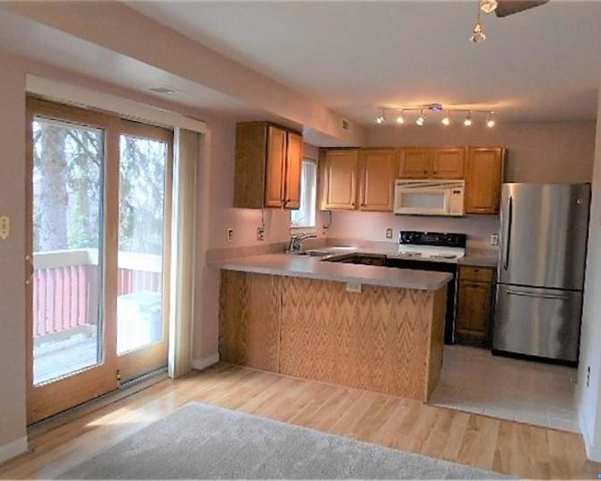 3904 Eastview Ln #3904 - Photo 2 of 8