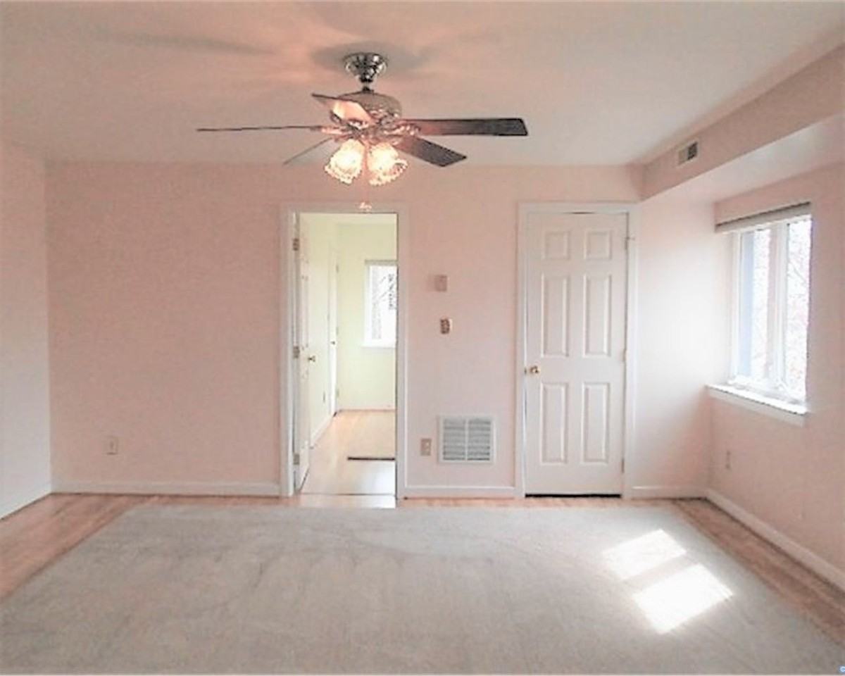 3904 Eastview Ln #3904 - Photo 3 of 8