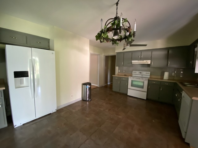 633 Monte Carlo Dr - Photo 3 of 9