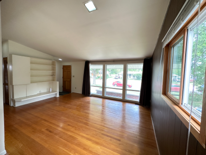 2726 Cranbrook Rd - Photo 3 of 16