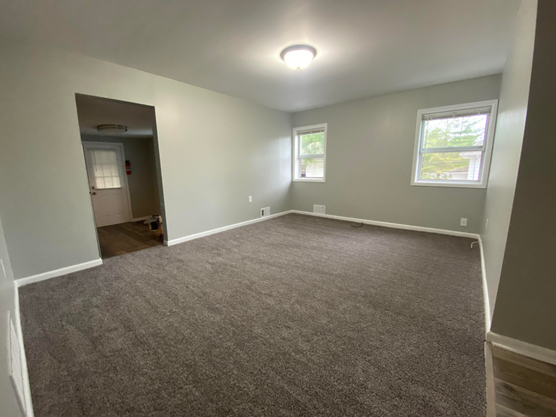 109 Runyon Ave #B - Photo 3 of 11