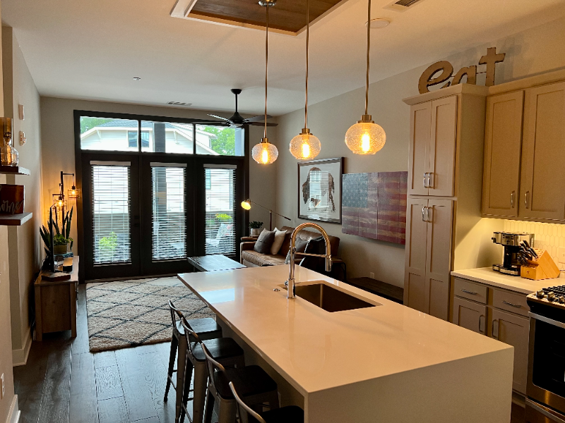 2401 Euclid Ave #202