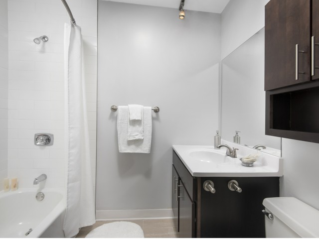 912 N State St - Photo 4 of 6