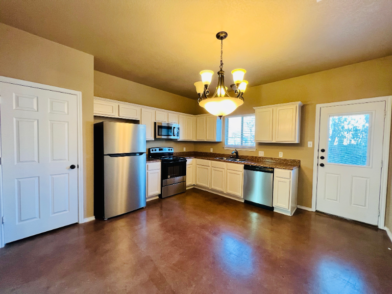 107 Rosedale Ave - Photo 2 of 10