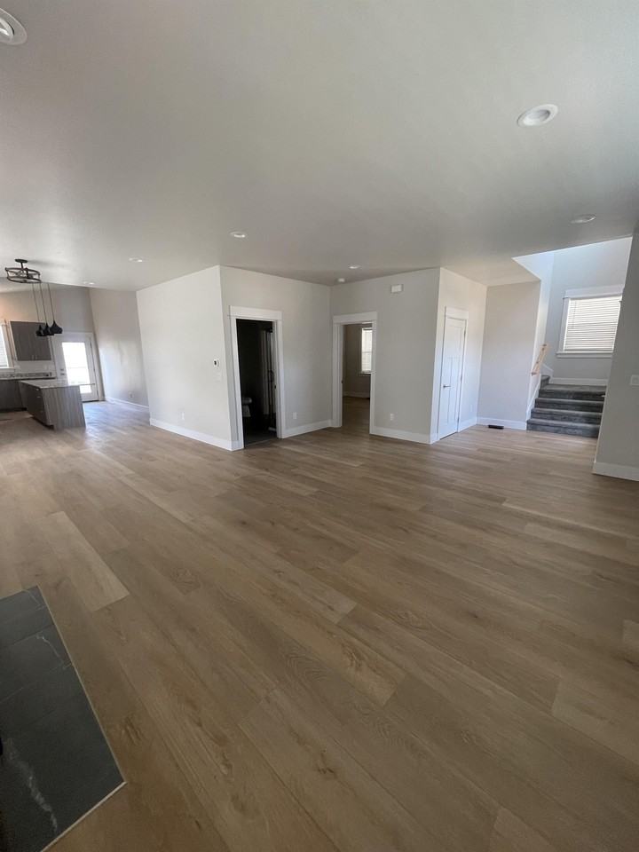 282 Rockfellow Pl - Photo 4 of 17