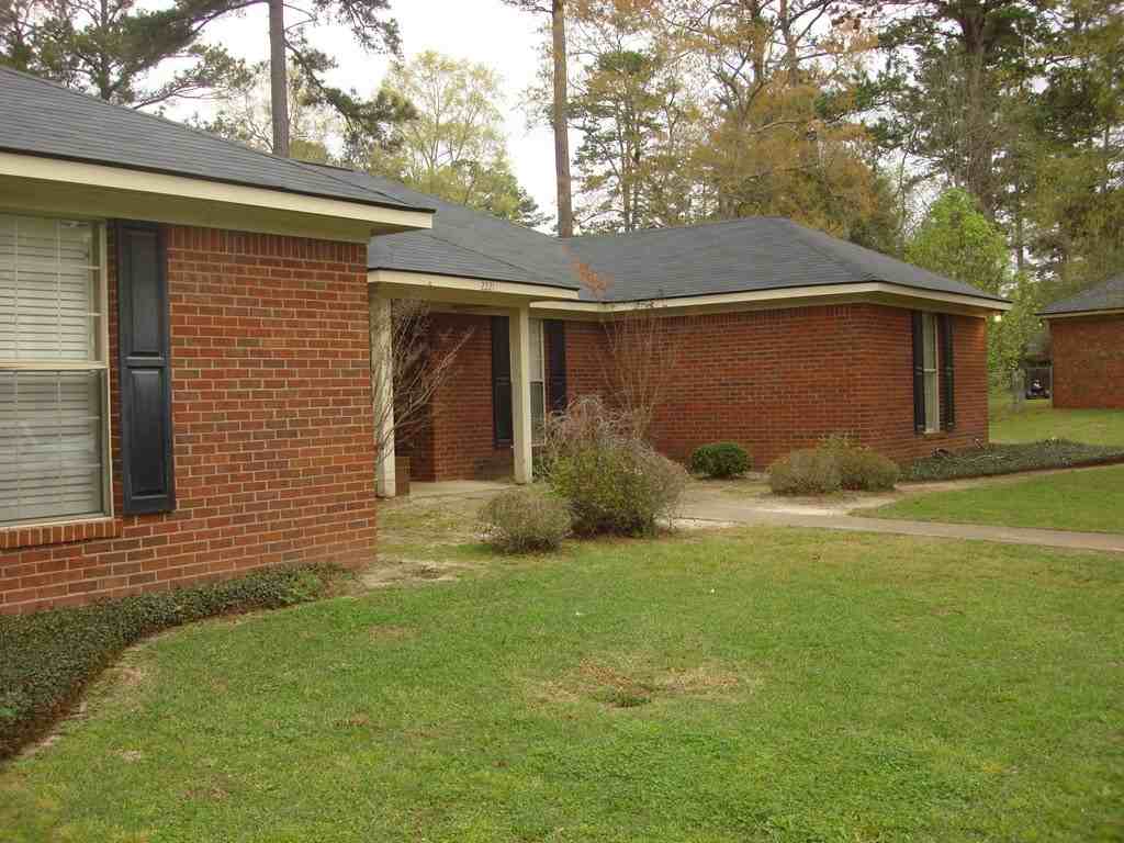 2221 Bedford Ct #B - Photo 2 of 3