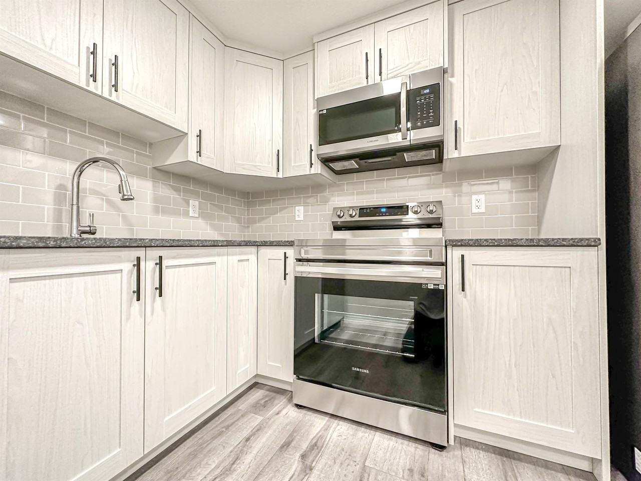 89 Homestead Cres Ne #B - Photo 3 of 14