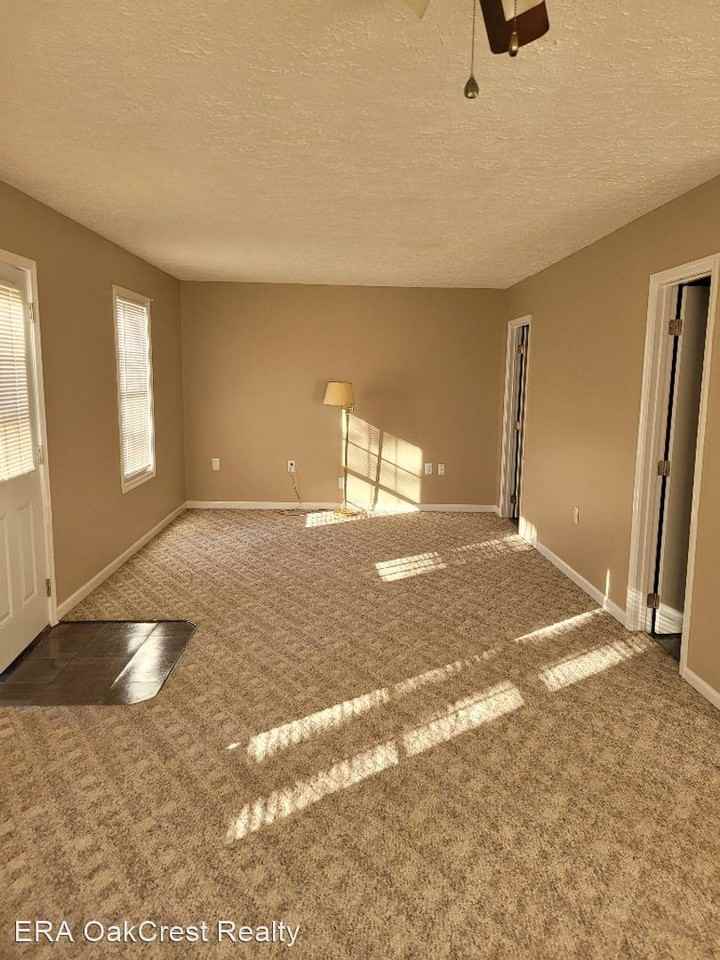 376 Chickadee Ln - Photo 3 of 6