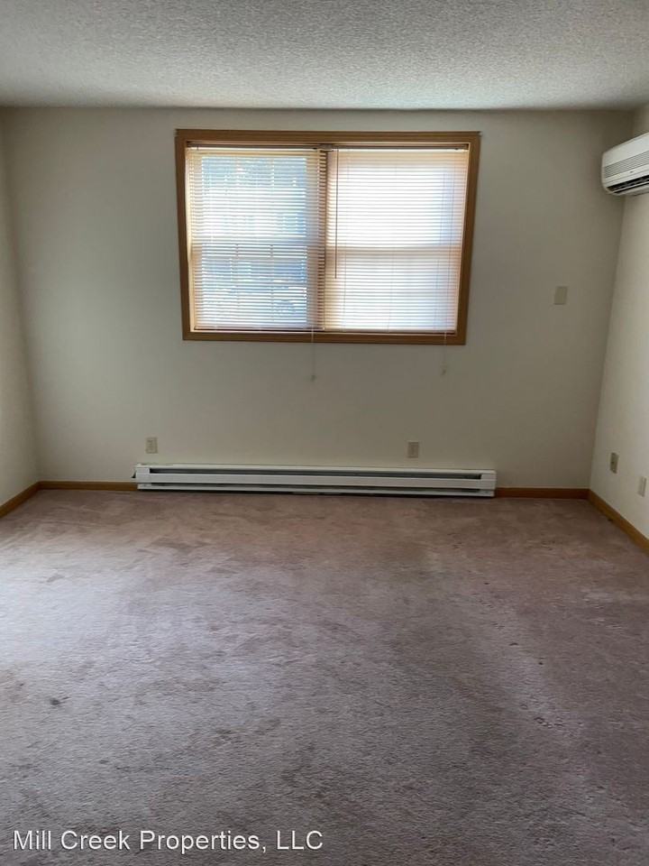 807, 809 May Ct - Photo 2 of 6