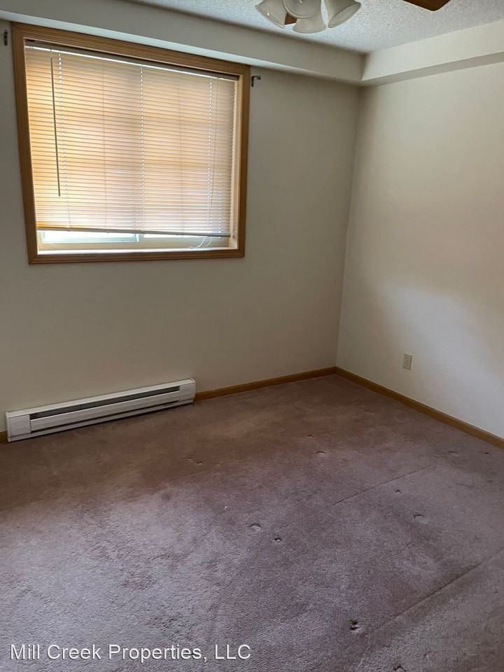 807, 809 May Ct - Photo 3 of 6