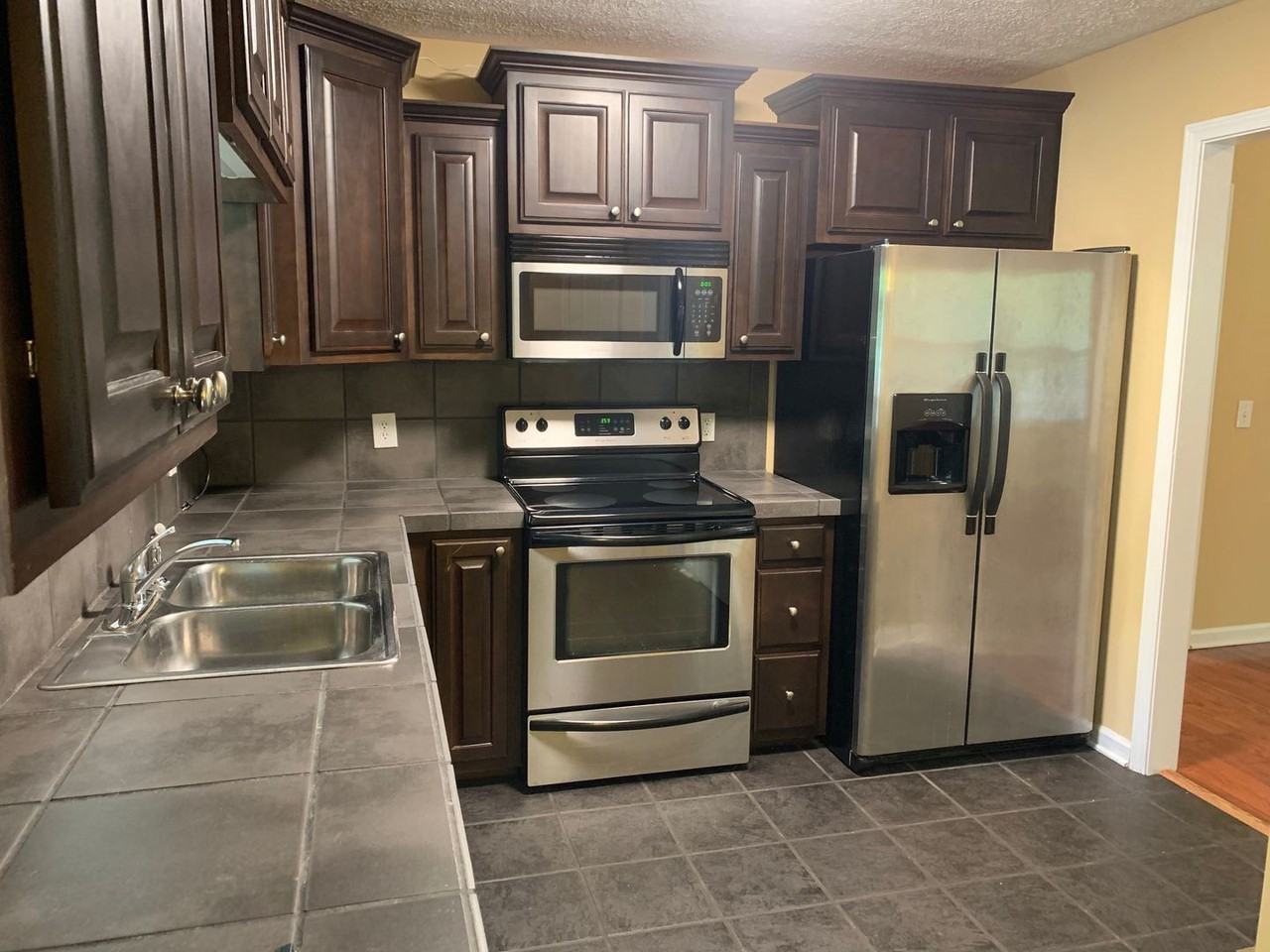 329 Lakeview St - Photo 3 of 20