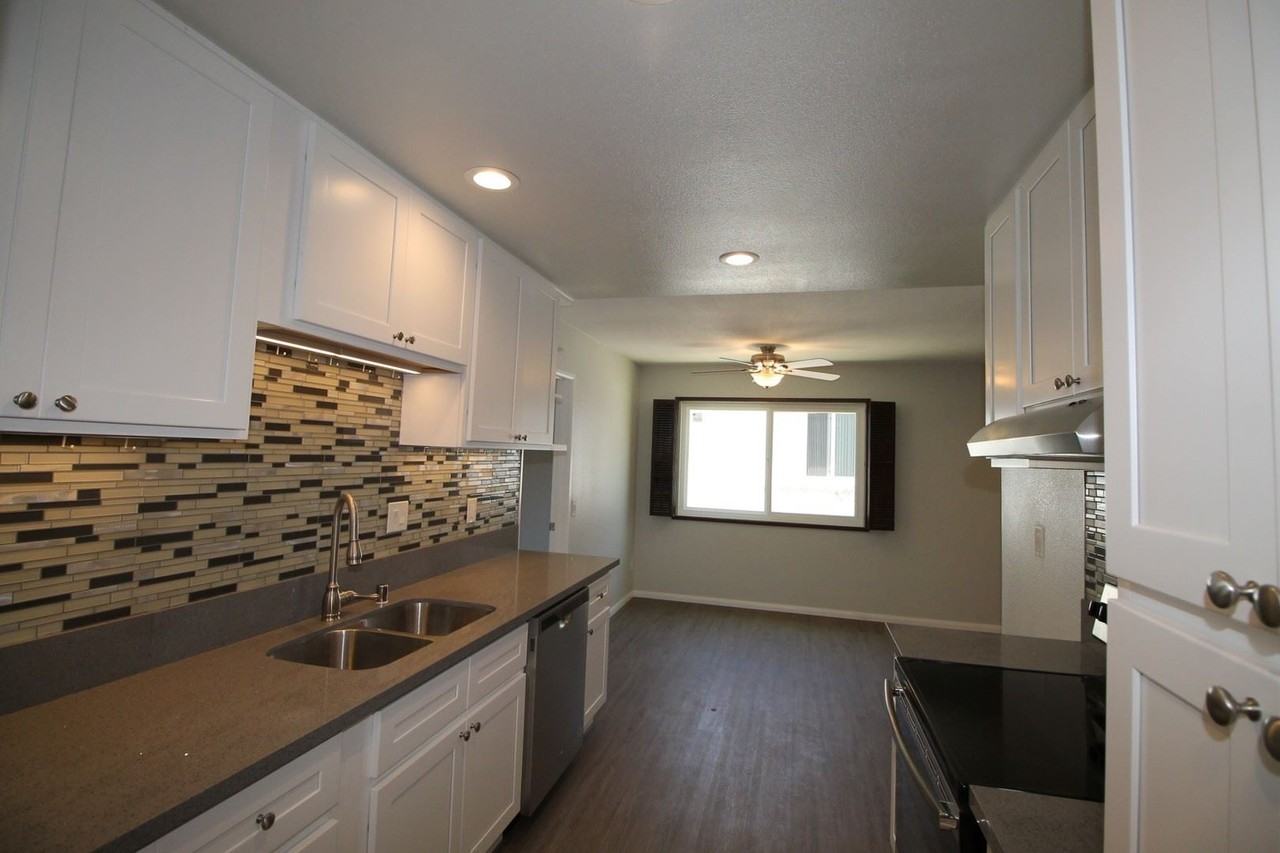 1041 Flax Ct - Photo 3 of 18