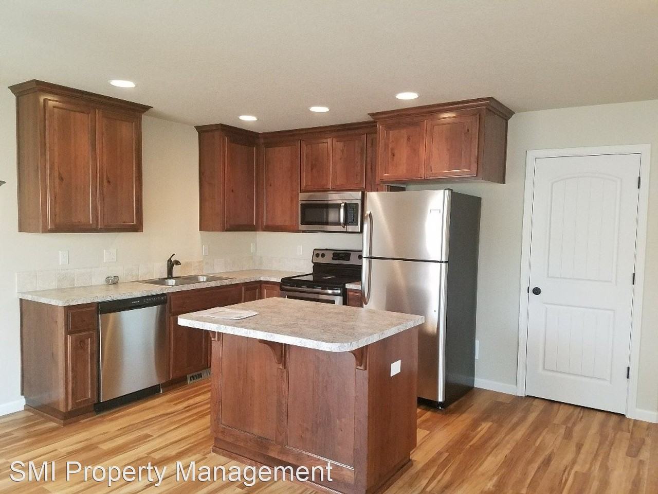 320 & 322 Gwinn Street E - Photo 2 of 24