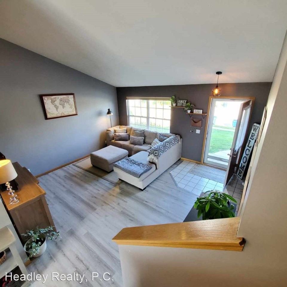 14511 S 25th Avenue Cir - Photo 2 of 10