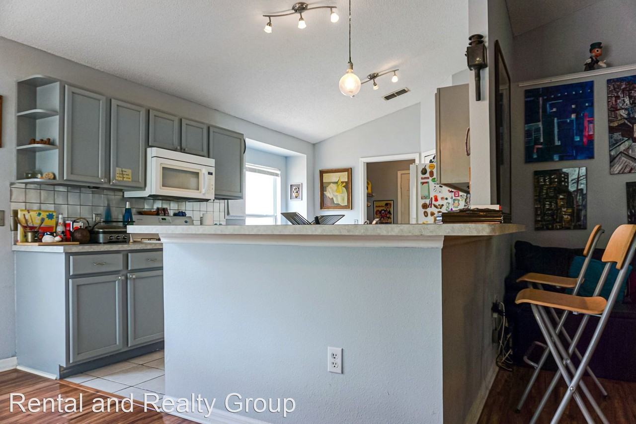205 Nicholson Dr - Photo 2 of 24