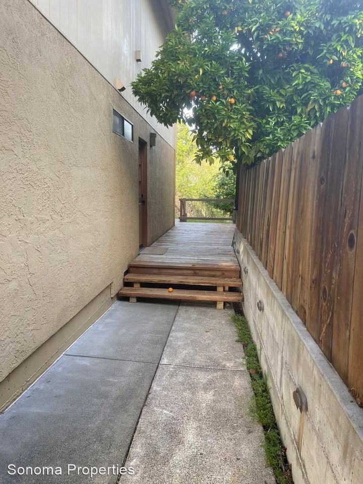 18115A Riverside Dr - Photo 3 of 18
