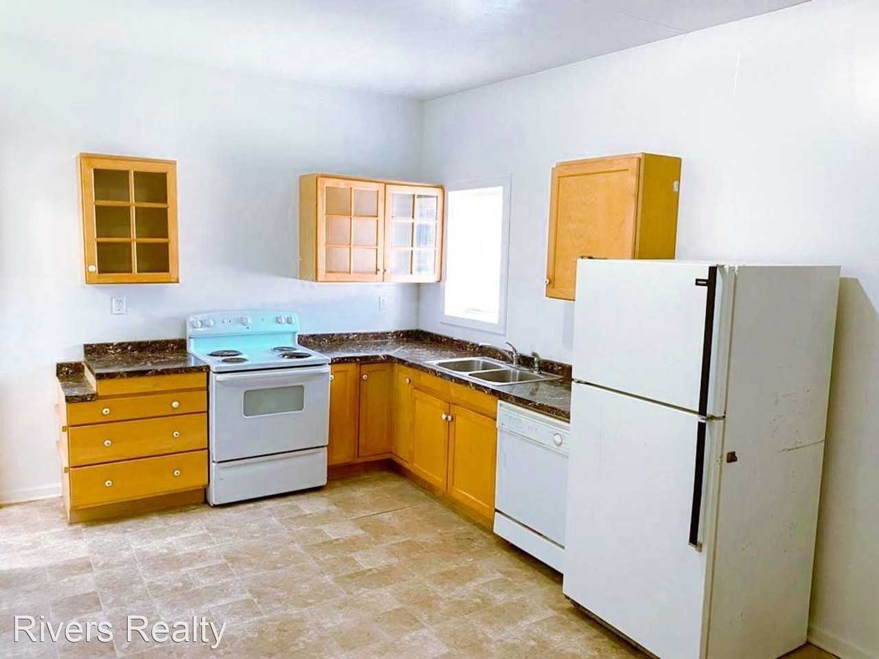 2831 Iowa Ave - Photo 3 of 18