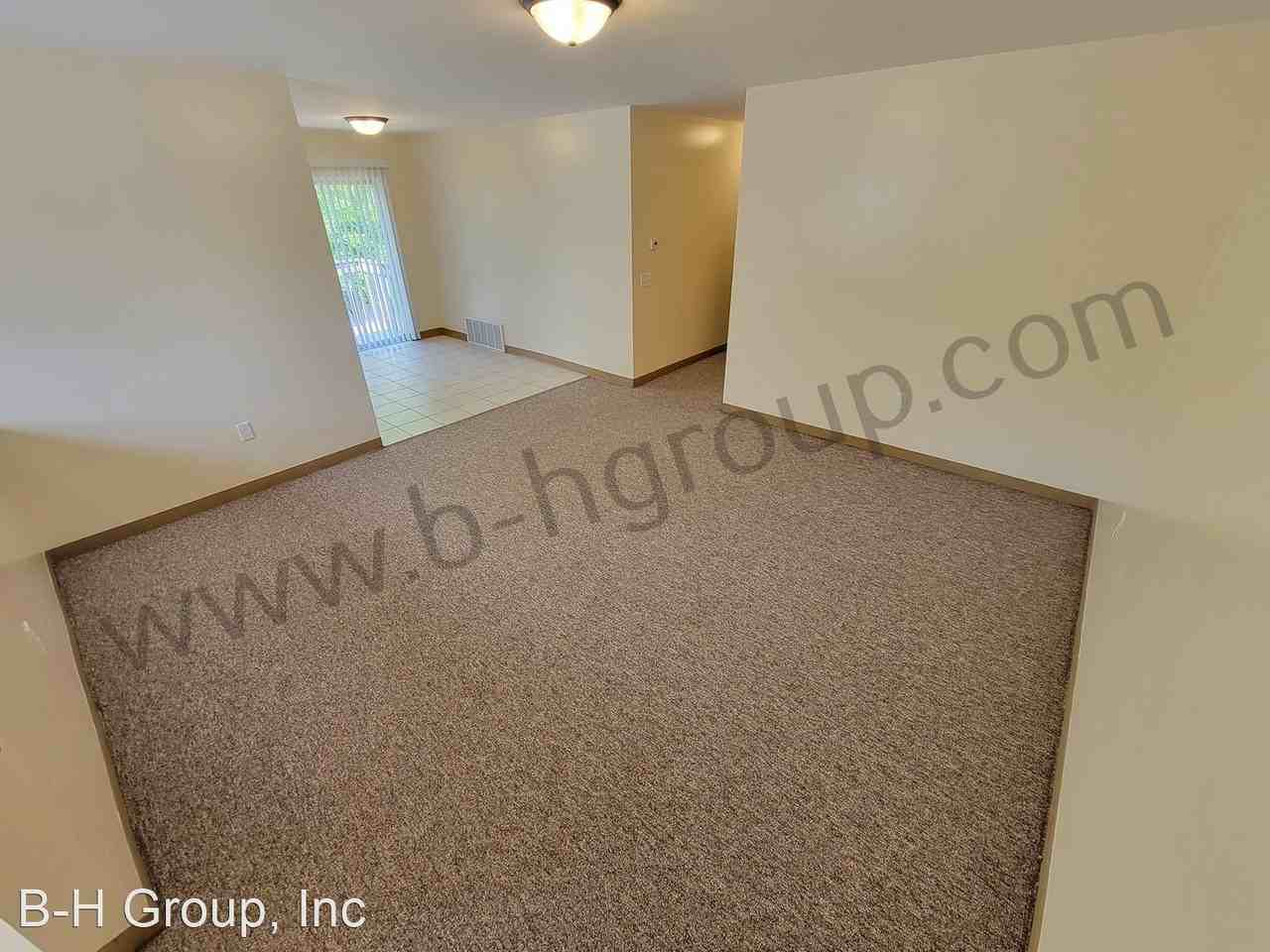 8760 Sheridan Rd - Photo 3 of 33