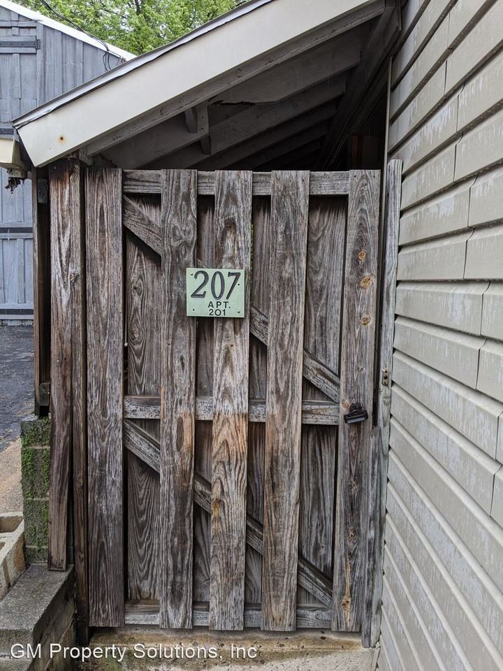 207 N Market Street - Photo 2 of 29