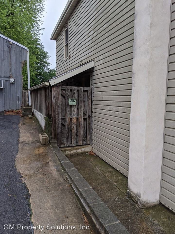 207 N Market Street - Photo 3 of 29