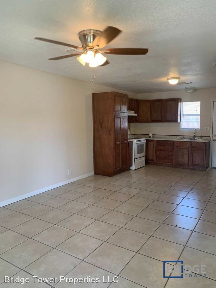 1102 Jefferson St #A - Photo 3 of 6