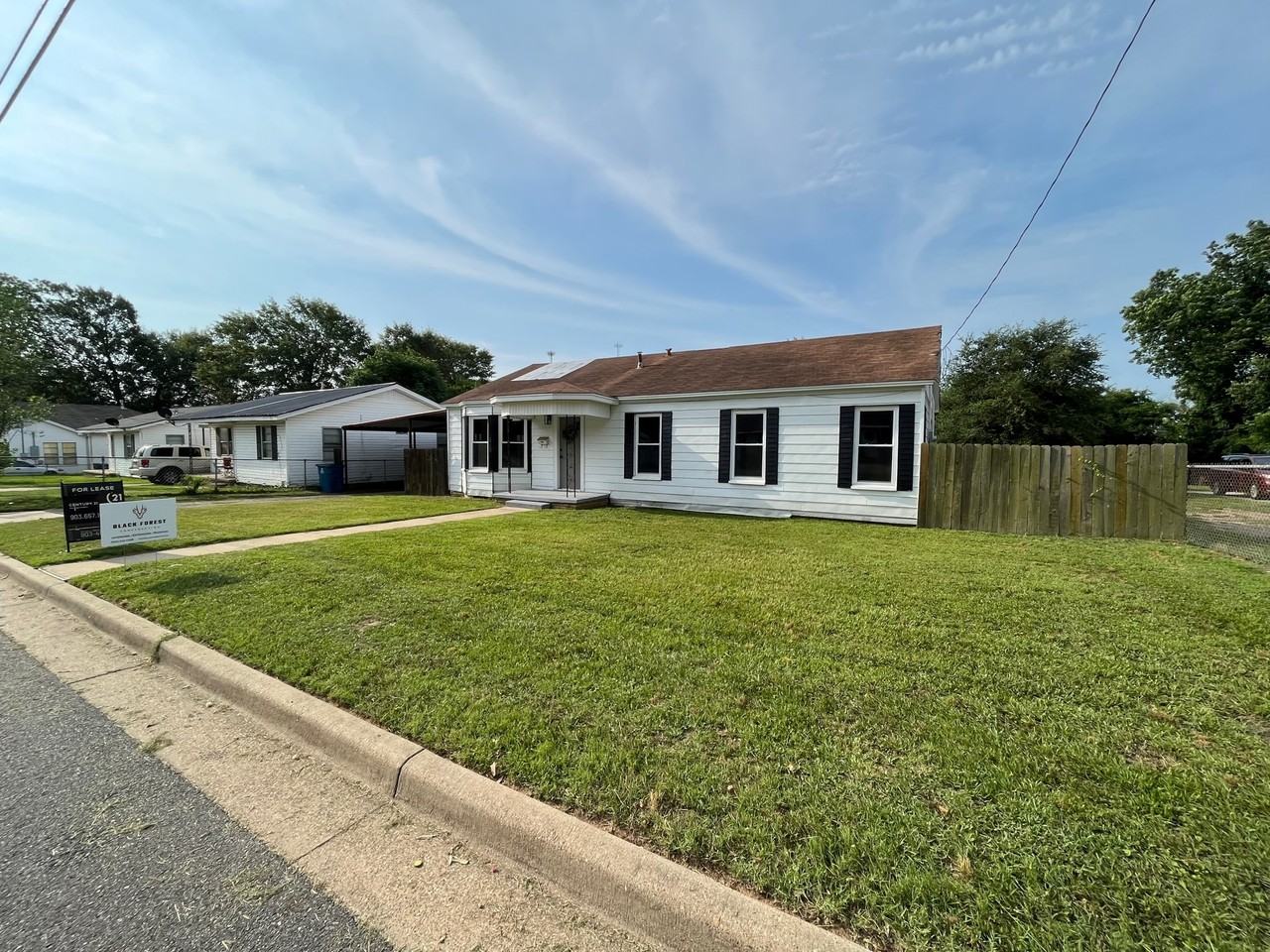 310 E Ragley St - Photo 2 of 18