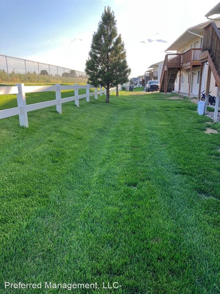 701 W 2nd Street - Photo 2 of 18