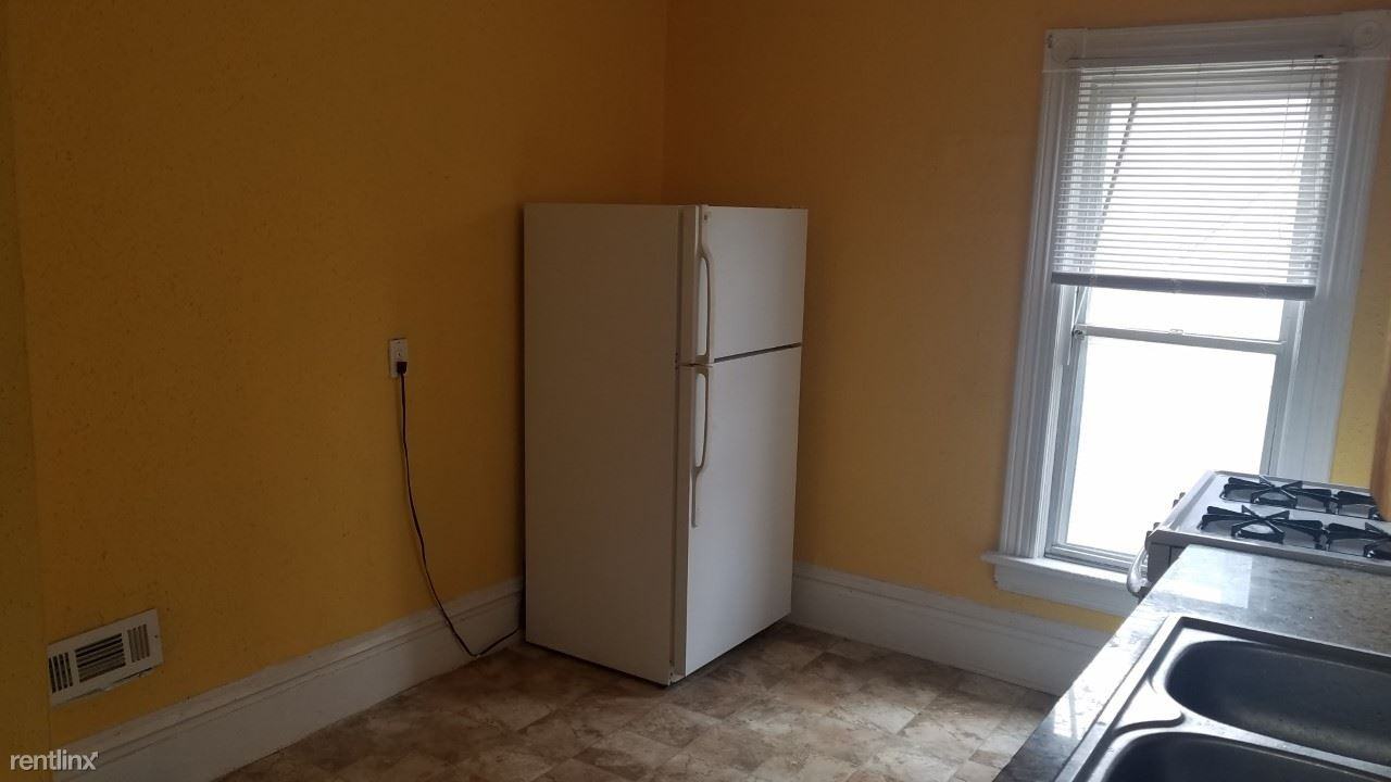 161 Union Ave NE - Photo 2 of 15