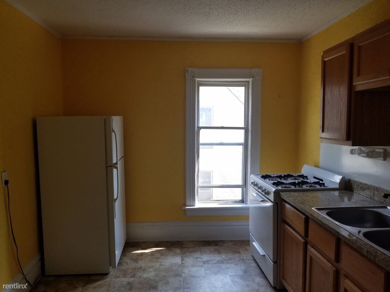 161 Union Ave NE - Photo 3 of 15