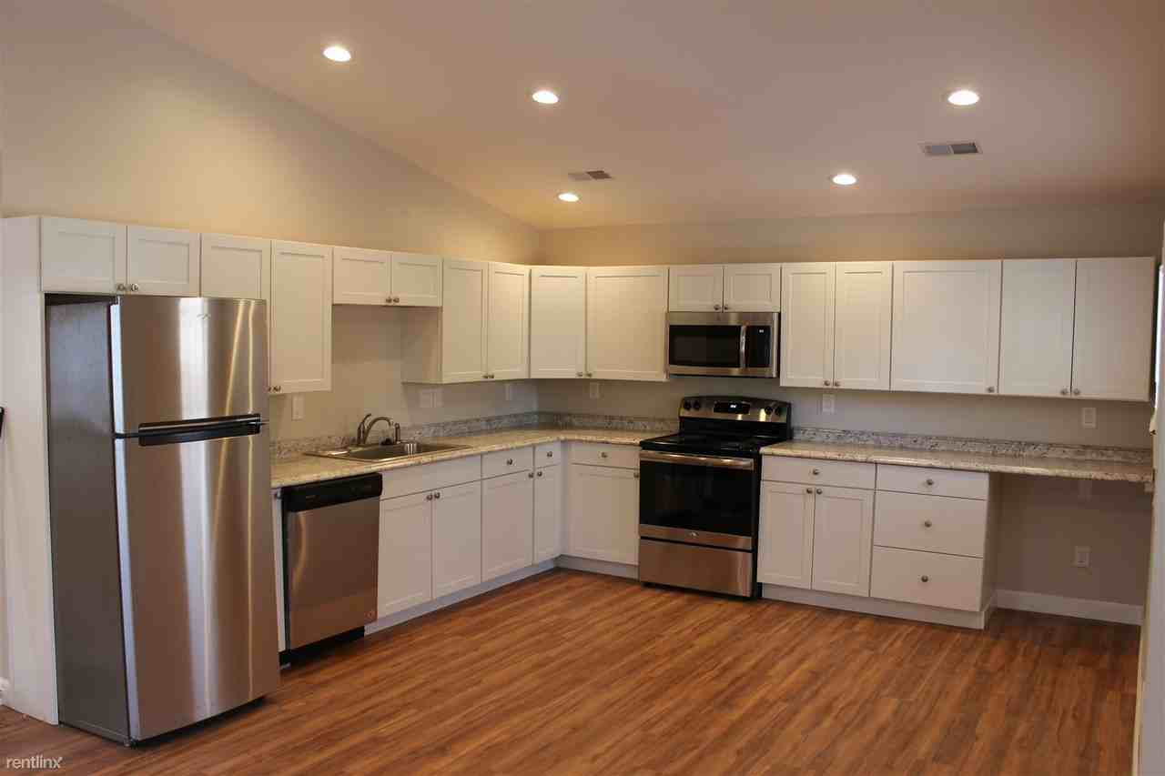 409 E Grove St #2 - Photo 2 of 9