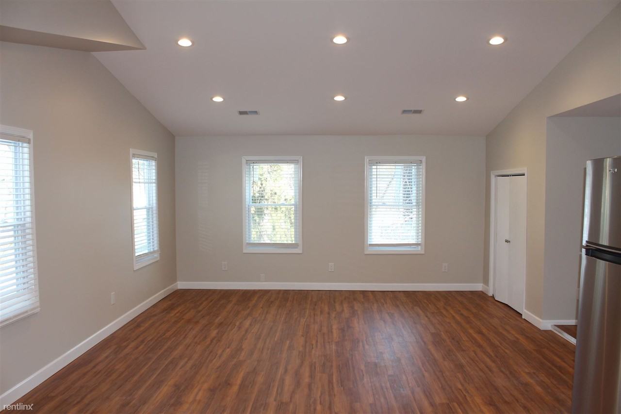 409 E Grove St #2 - Photo 3 of 9