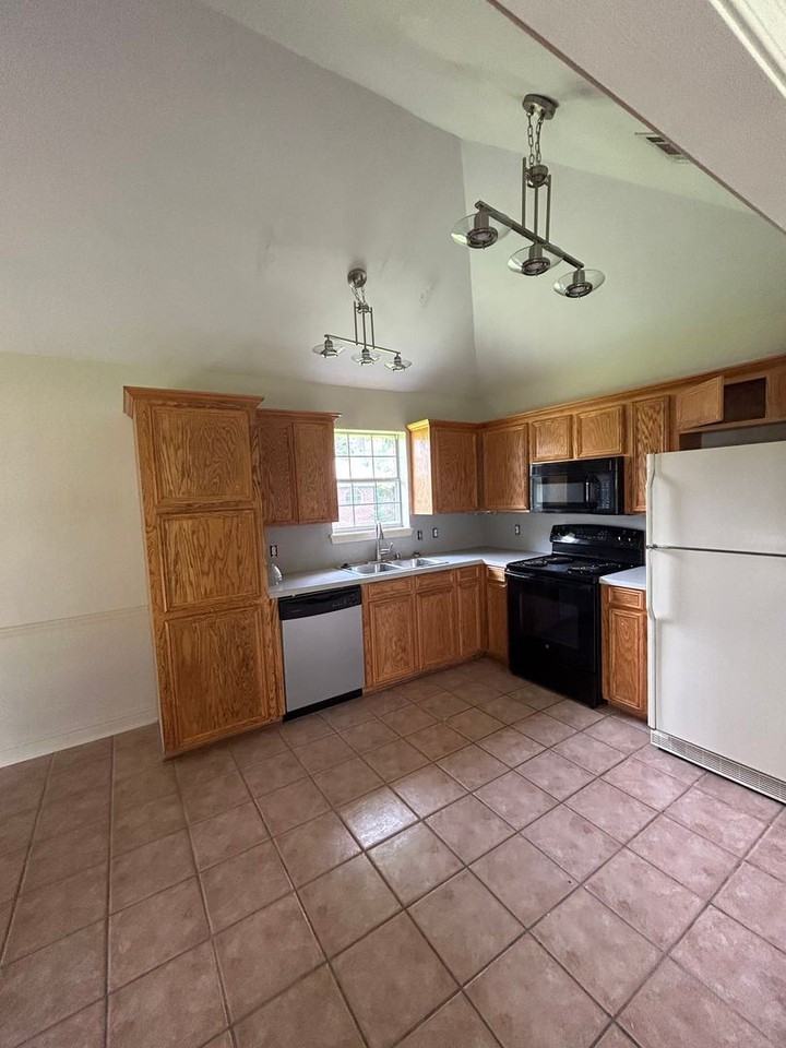 3237 Judy Ct - Photo 2 of 10