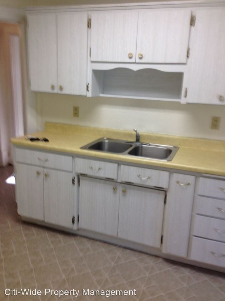 308 4th St Se - Photo 3 of 9