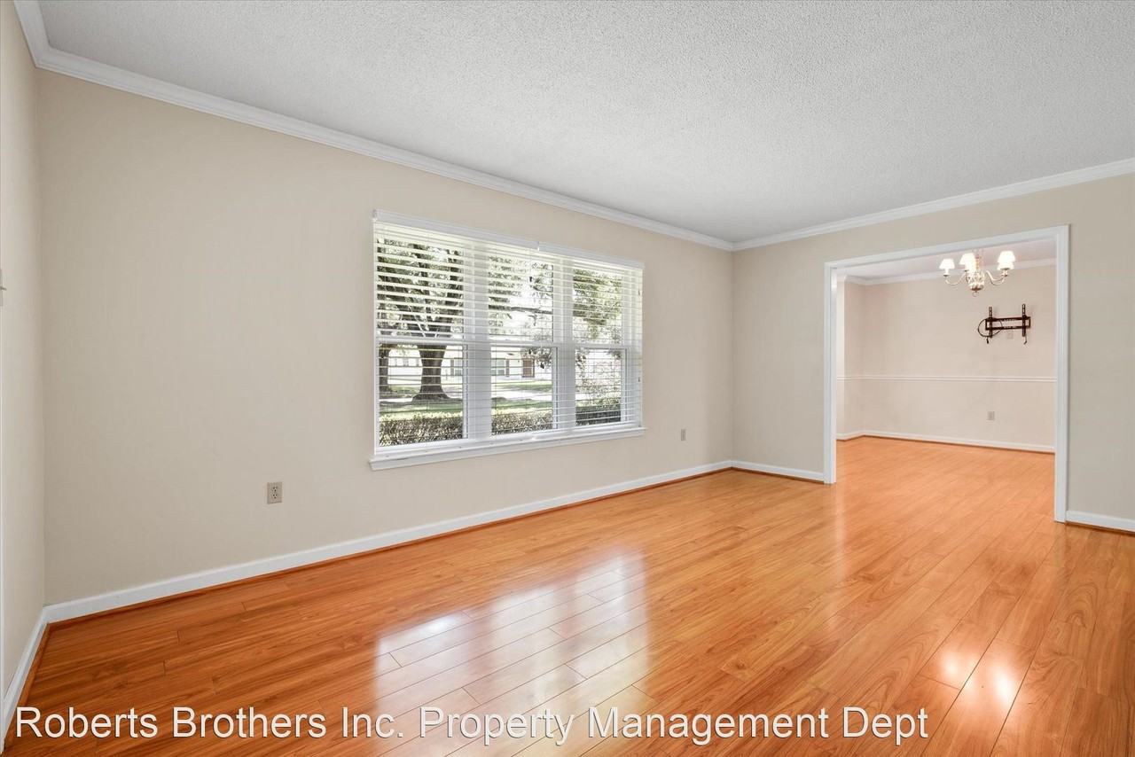 3701 Claridge Rd S - Photo 2 of 20