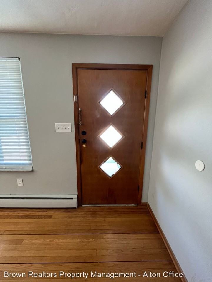 1712 Clawson St - Photo 3 of 17