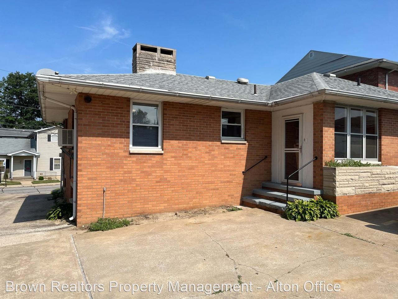 1712 Clawson St - Photo 2 of 17