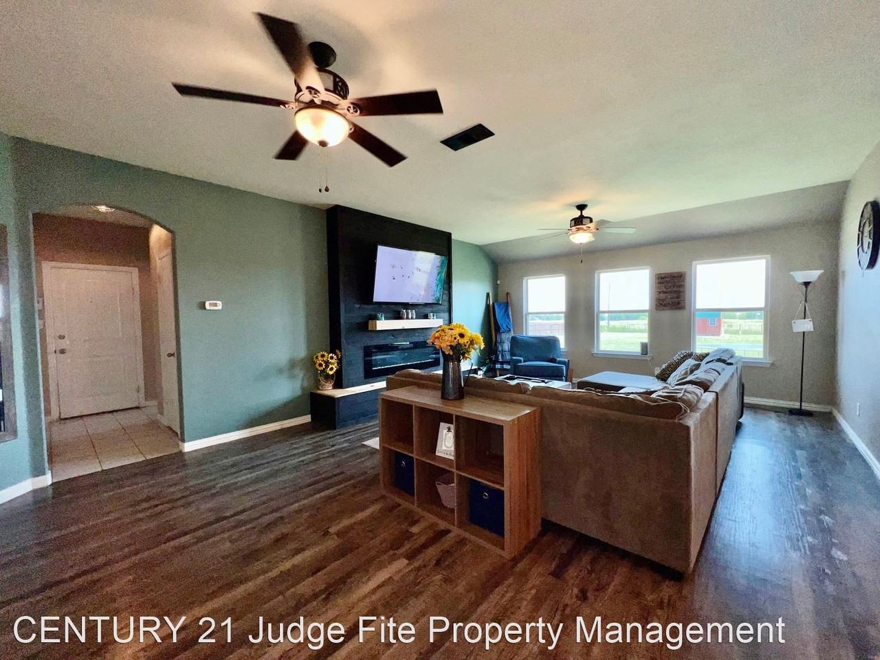 182 Live Oak Ln - Photo 3 of 11