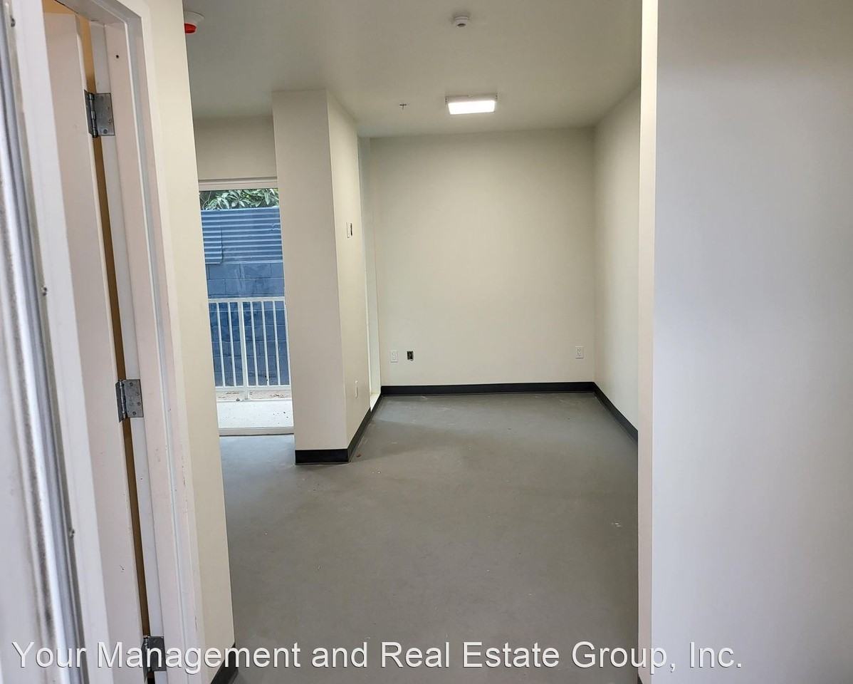 1619 Firestone Blvd - Photo 3 of 10