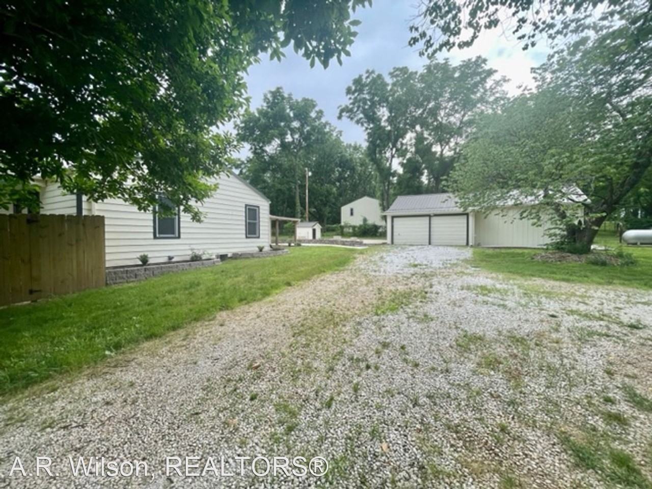 2031 N Farm Road 197 - Photo 2 of 27