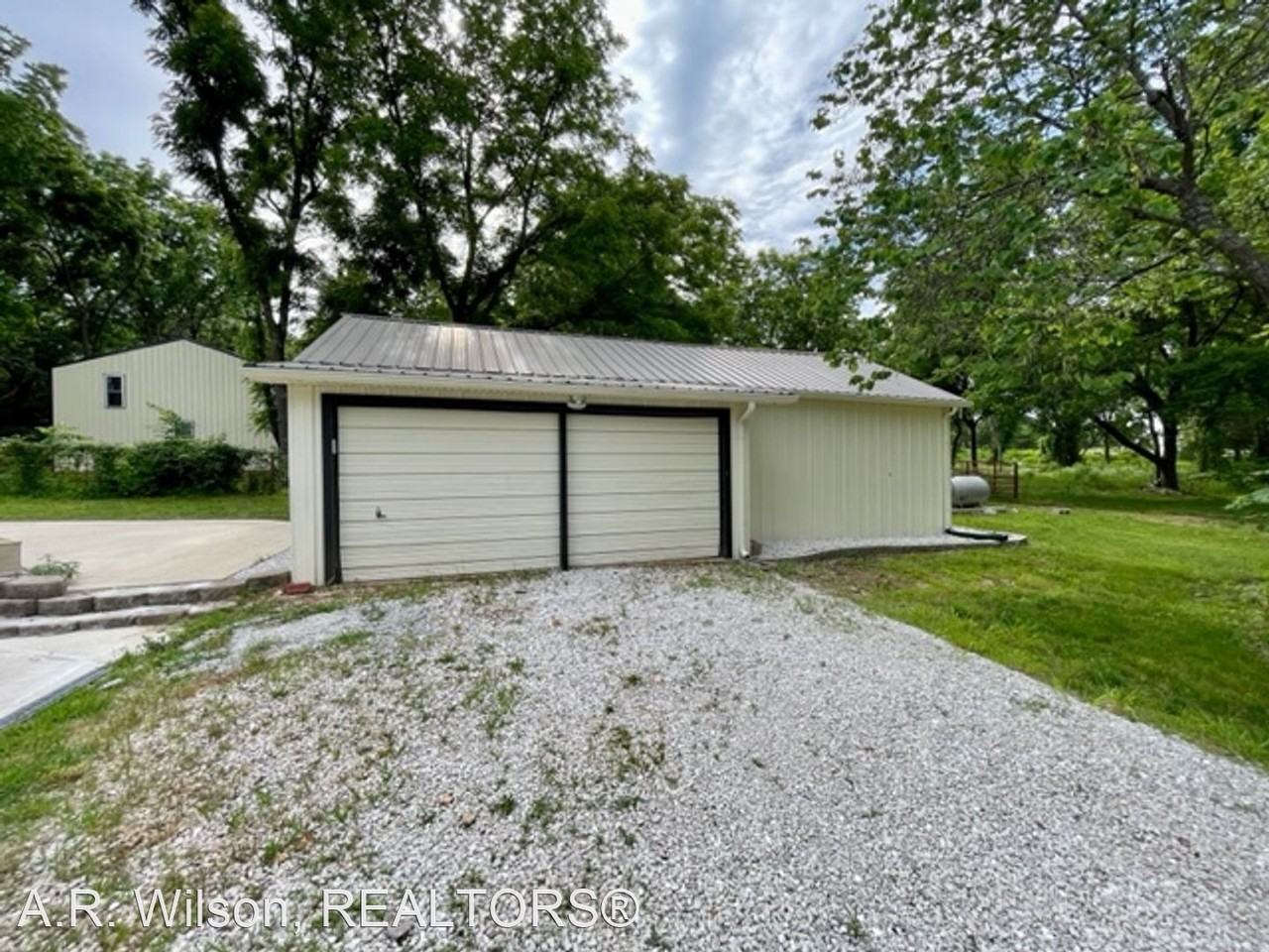 2031 N Farm Road 197 - Photo 3 of 27