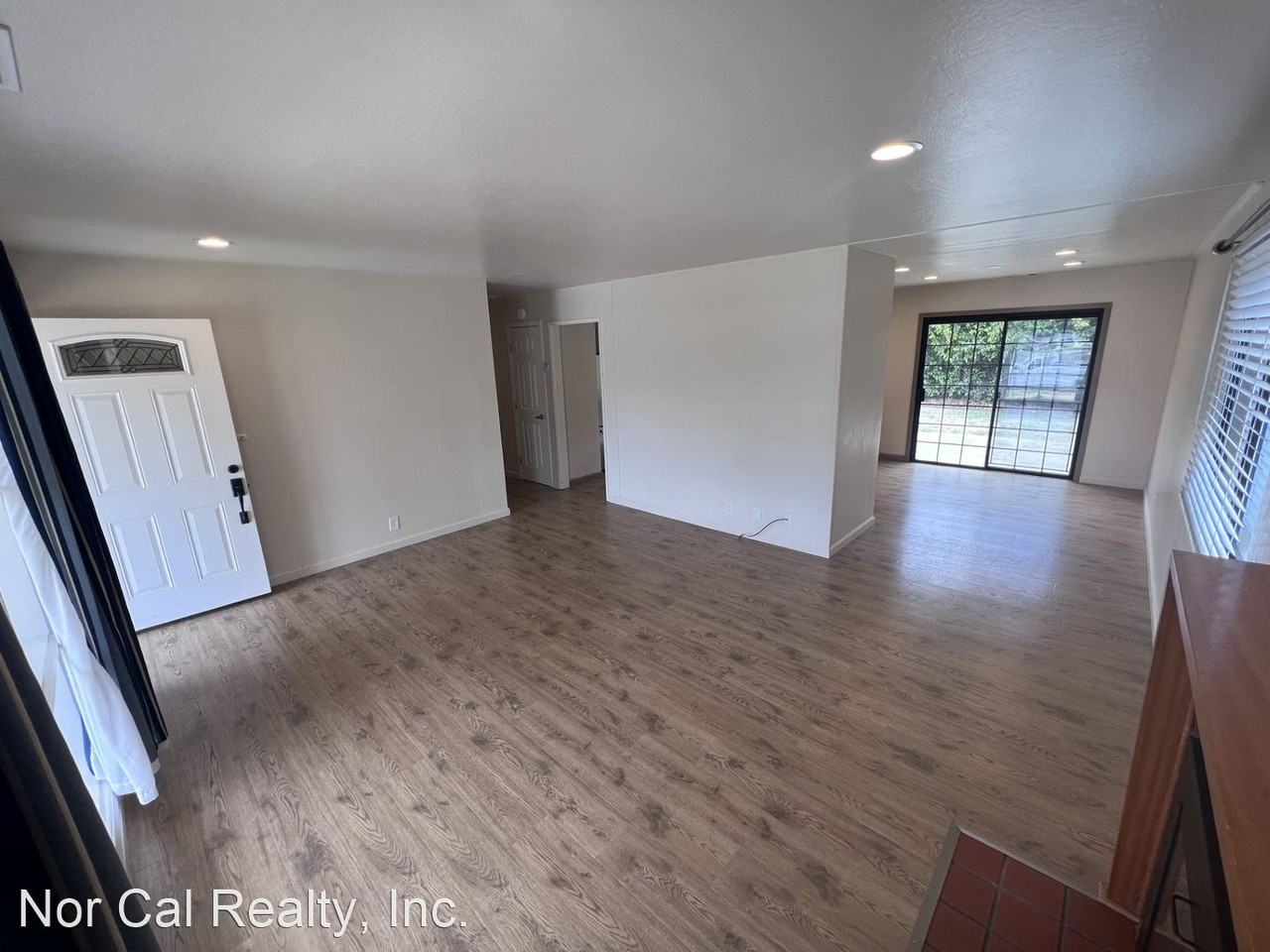 2238 Cryer St - Photo 3 of 13